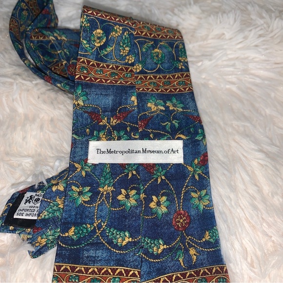 THE METROPOLITAN MUSEUM OF ART MEN'S TIE 100% IMPORTED SILK - Picture 3 of 3